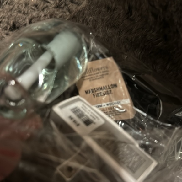 Bath and Body Works Cat With Wallflower Plug w/ Marshmallow Fireside Wallflower - Picture 3 of 4